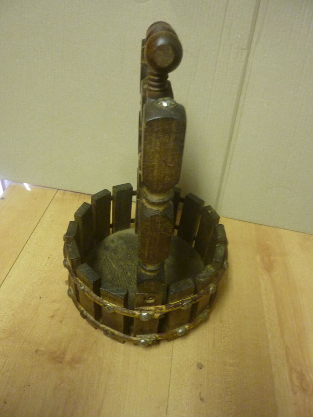 Casse noix bois forme pressoir Décoration