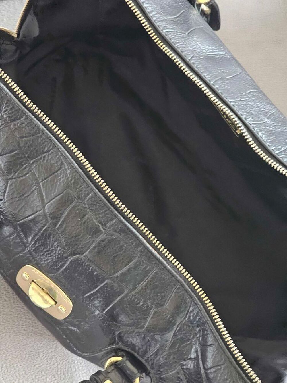 sac &agrave; main en cuir noir. Marque Arthur et Aston Neuve. Maroquinerie