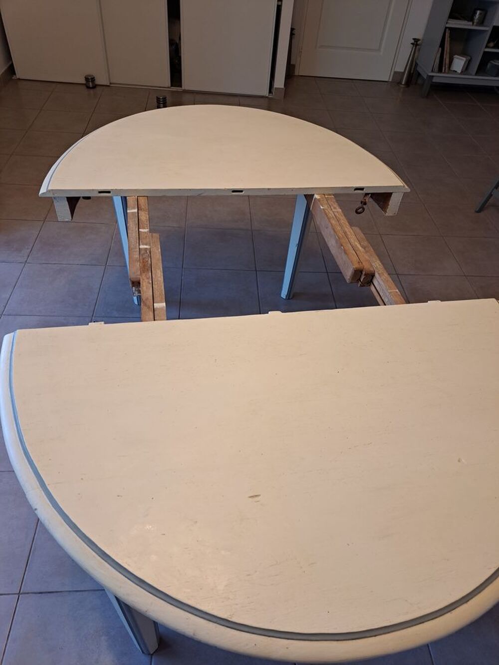 Table repas ovale pouvant accueillir jusqu'&agrave; 10 convives Meubles