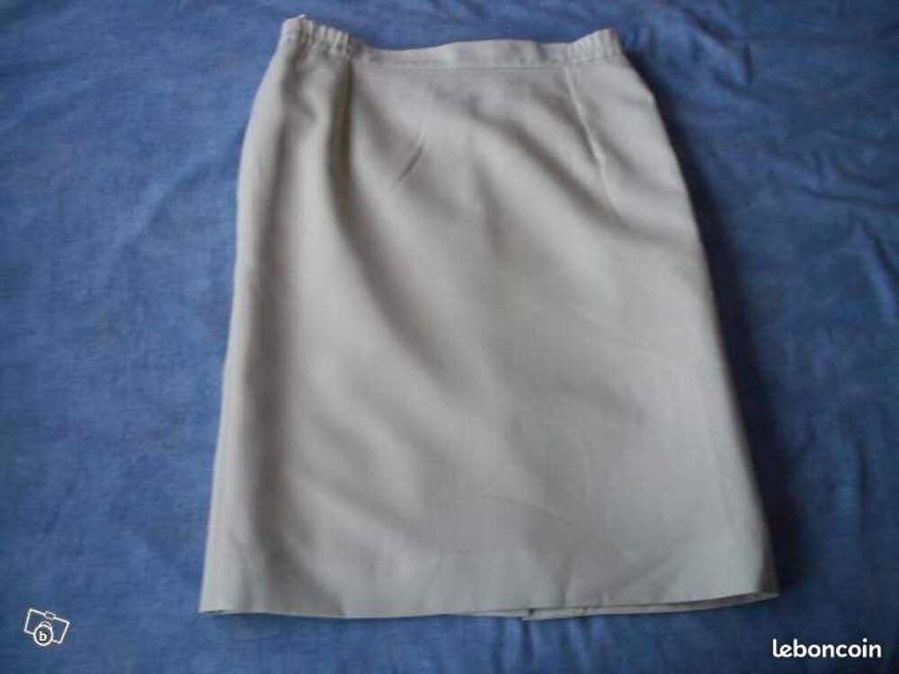 LOT DE 3 JUPES Vêtements