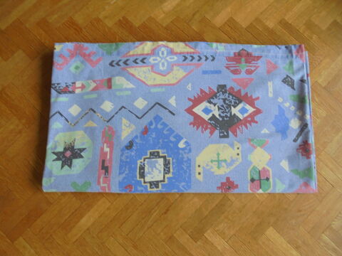 Parure motifs g�om�triques sur fond bleu 15 Tours (37)