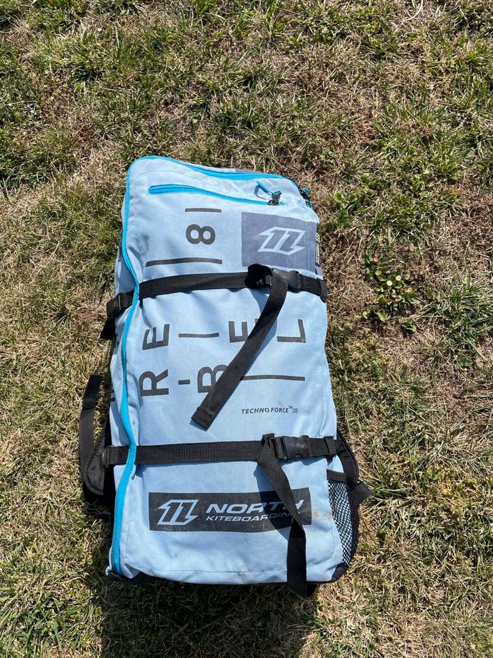 2 ailes de kite NORTH REBEL 8 et 11 m + la barre Sports