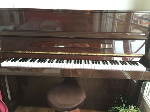 piano droit cadre mtallique laqu  couleur acajou. 0 Champigny-sur-Marne (94)