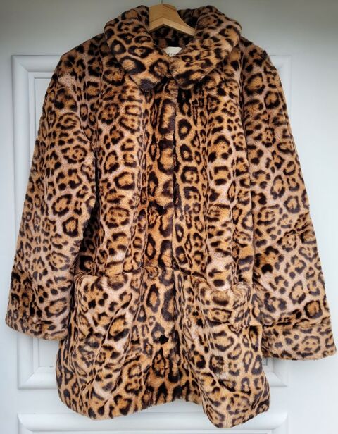 Manteau Szane. Modle Isae. Fourrure lopard. T40. 165 Rennes (35)