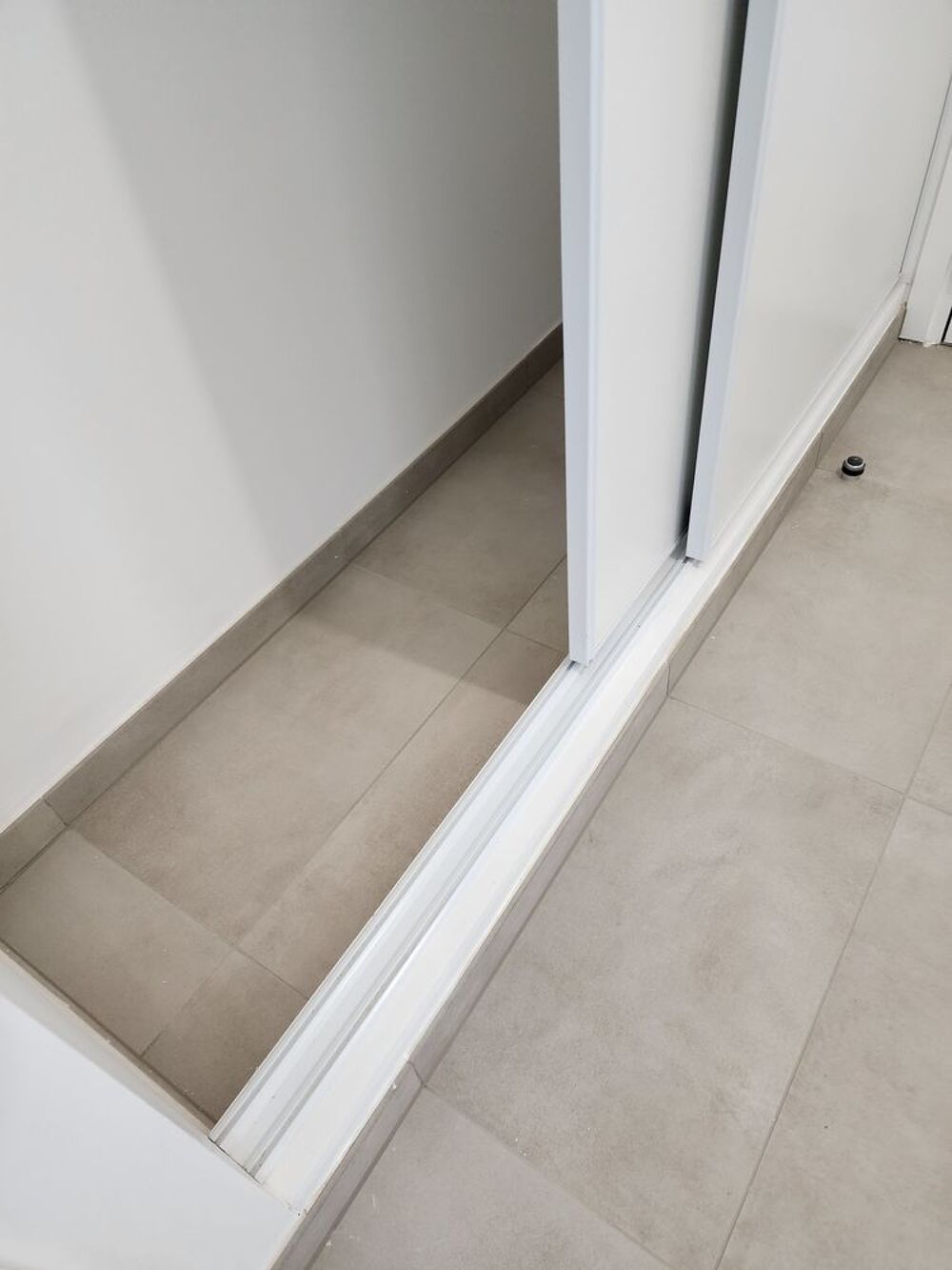 2 PORTES PLACARD NEUVES Meubles
