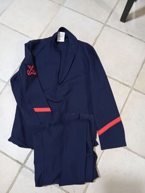 LOT VETEMENTS MARIN. 
5 CABANS
1 CABAN LONG
2 VAREUSES AVEC 525 Vend�me (41)