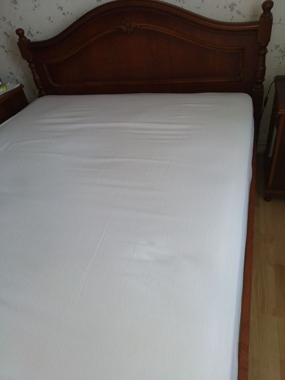 lit 140x190 + sommier Meubles