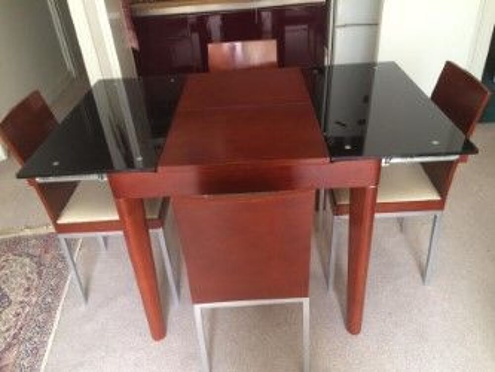 Table &agrave; manger extensible en bois et vitre avec 4 chaises Electroménager