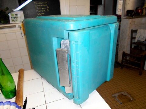 Conteneur isotherme plastique (traiteur) 100 Monflanquin (47)