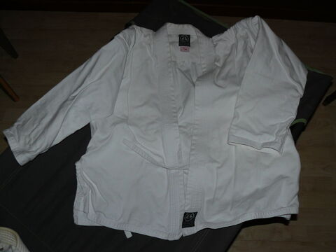 kimono karate gi > 160 cm + protection pieds adulte
Marseille 8 (13)