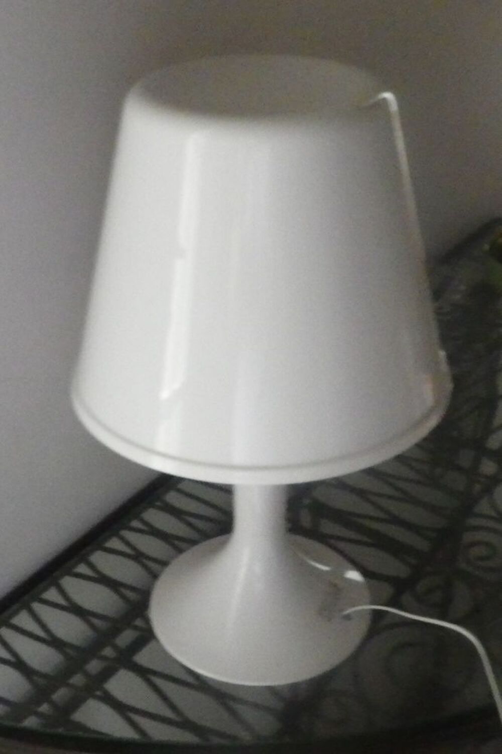 LAMPE BLANCHE A COULEURS CHANGEANTES (2 ex dispo) Dcoration