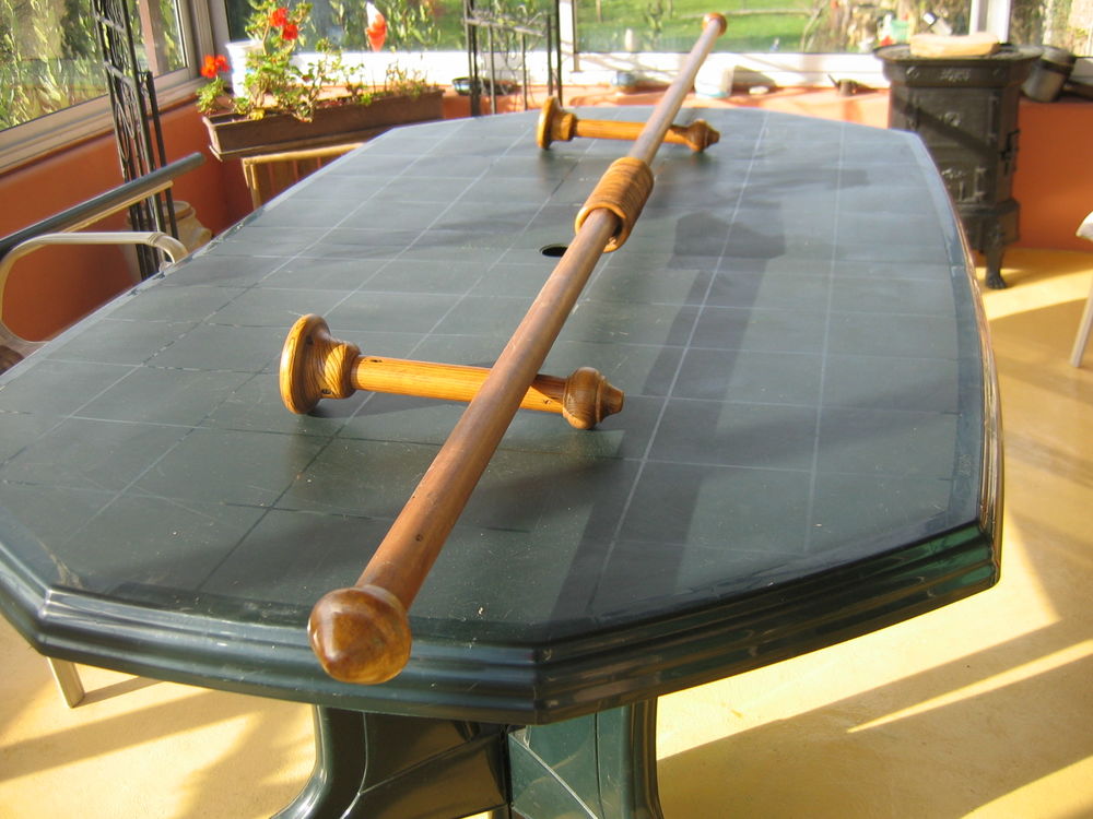 1 Barre en Bois Marron de 2.80 m. Décoration