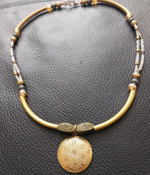 collier ethnique chic métal et perles Dombasle-sur-Meurthe (54)