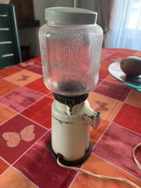 ANCIEN MOULIN A CAFE ELECTRIQUE 20 Loudun (86)