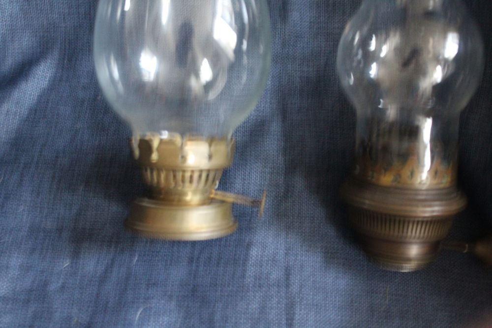  ELEMENTS POUR LAMPES A PETROLE A L'ANCIENNE/
Décoration