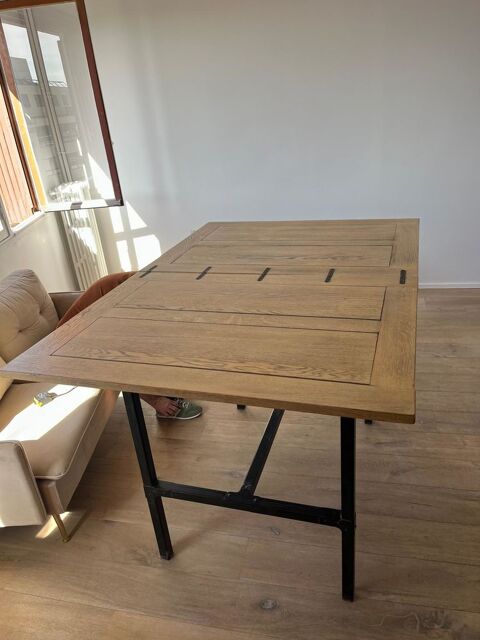 Un ensemble de meubles au style industriel, 350 92100 Boulogne-billancourt