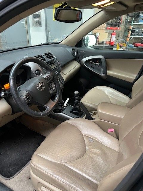 Toyota avensis SW 150 D-4D FAP Dynamic