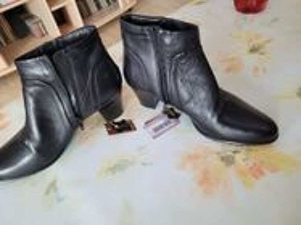 , paire de bottines noires pour femme de taille 39 Chaussures