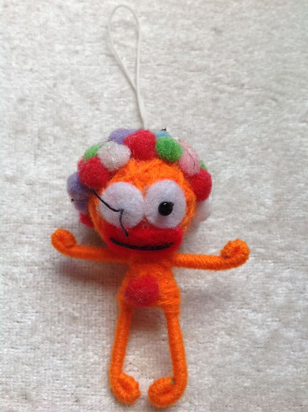 PORTE CL&Eacute; VOODOO DOLLS ORANGE CHEVEUX POMPONS COLOR&Eacute;S Envoi 