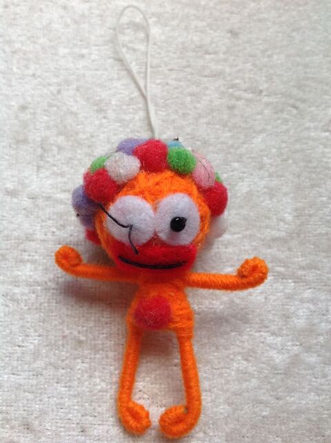 PORTE CLÉ VOODOO DOLLS ORANGE CHEVEUX POMPONS COLORÉS Envoi 2 Trégunc (29)