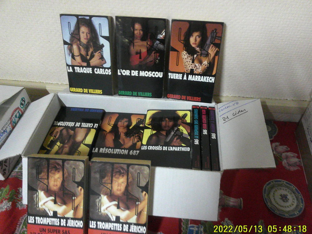 un lot de ( 84 ) Livres . " S.A.S " Livres et BD