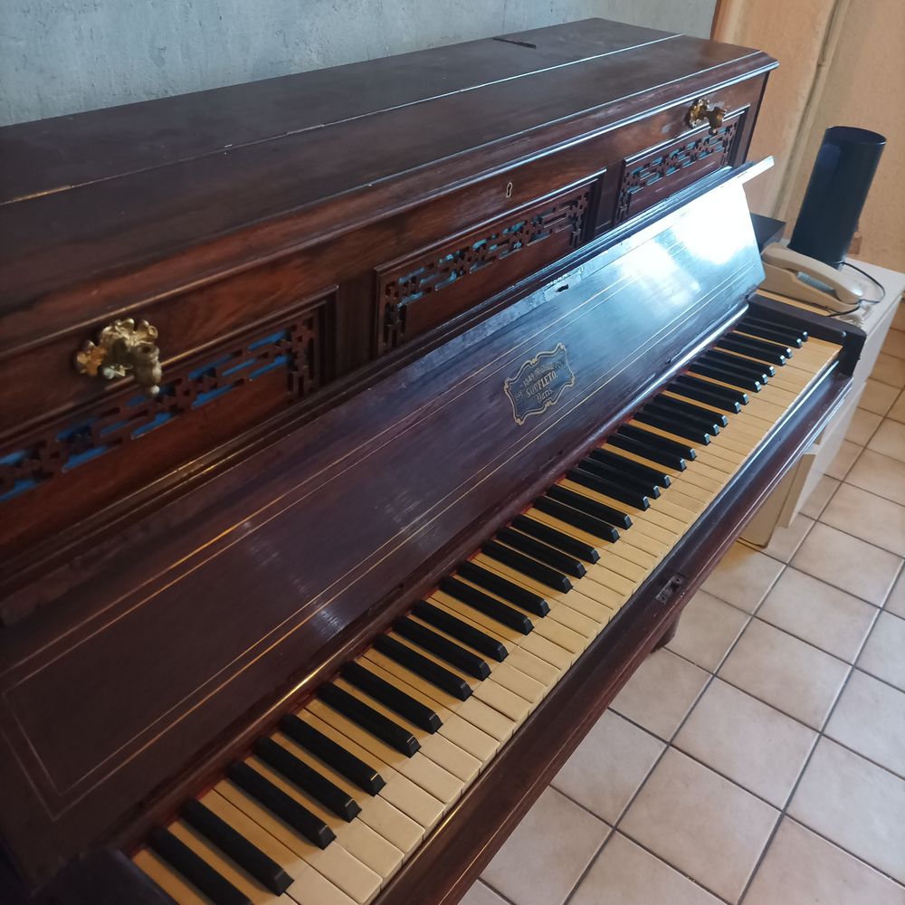 Piano m&eacute;daille d'or 1849 Instruments de musique
