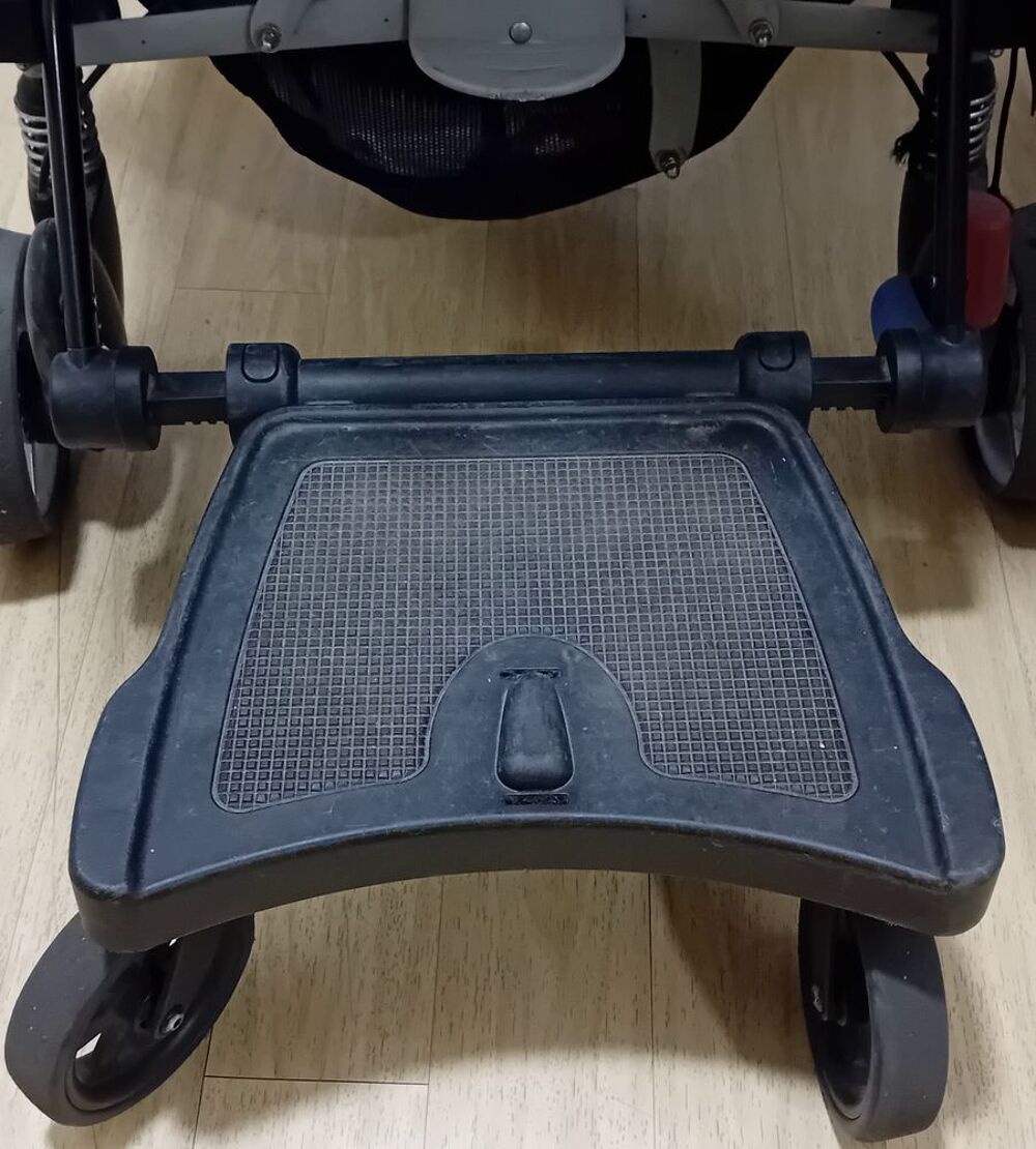 Marche pied poussette. Pu�riculture
