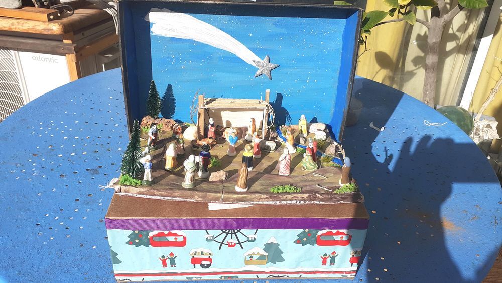 Cr&egrave;che de No&euml;l avec figurines en c&eacute;ramique dim 30x19cm dans Décoration