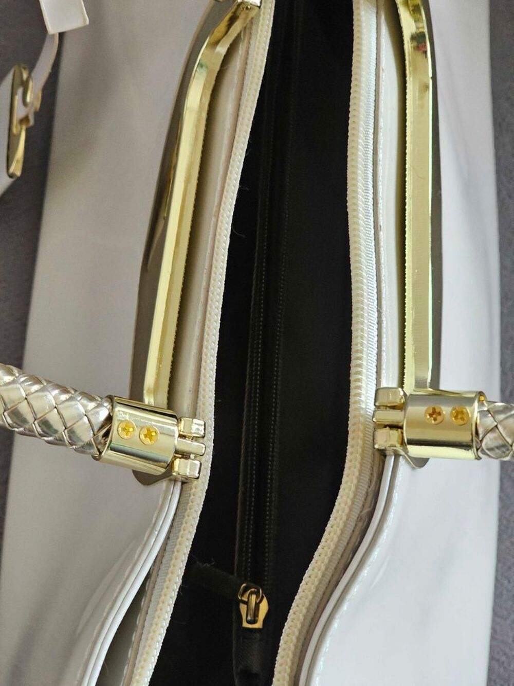 Sac &agrave; main cr&egrave;me Neuve Maroquinerie