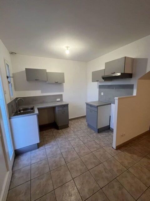  Maison � louer 4 pi�ces 70 m� Sabl�-sur-sarthe