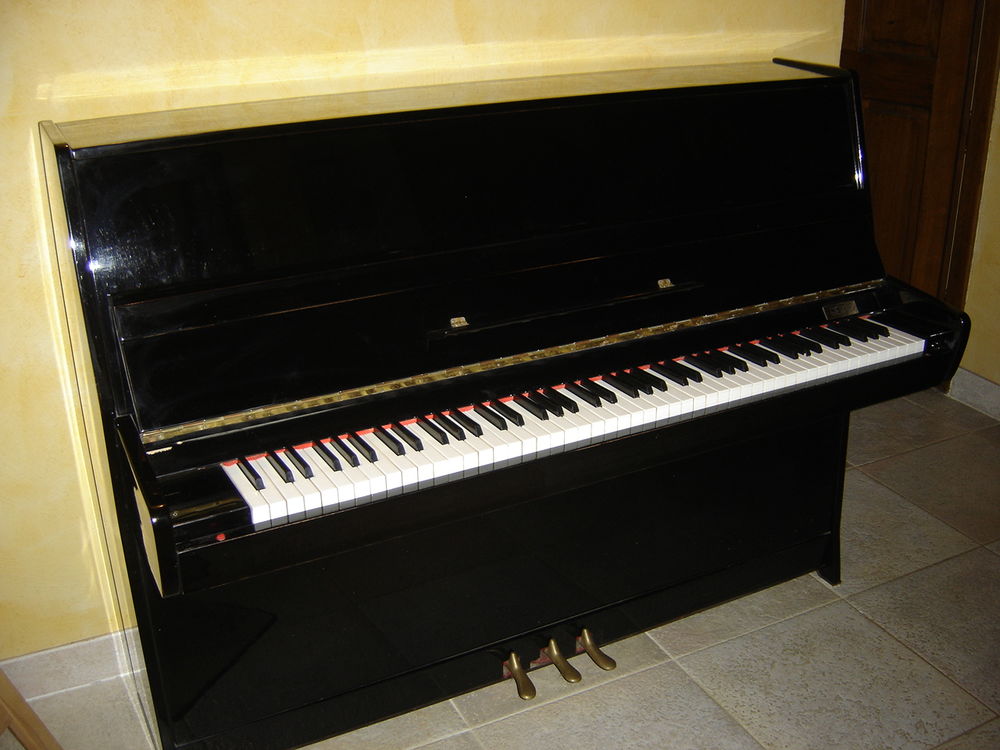 PIANO acoustique droit d'&eacute;tude
Instruments de musique