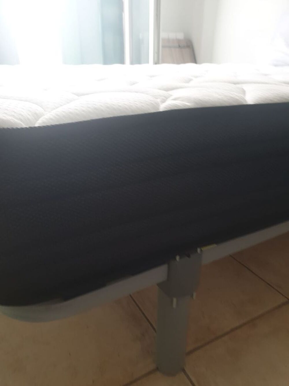 Lit complet (sommier, matelas, pieds) Meubles