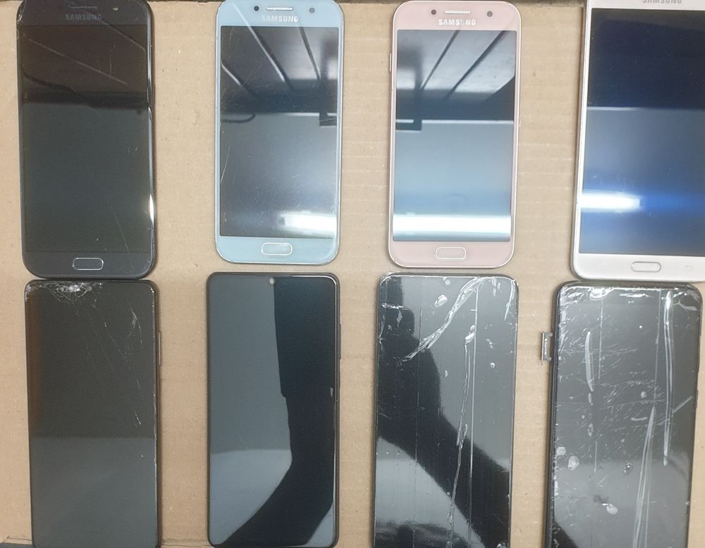 Lot de smartphones Samsung pour pi&egrave;ces 2 Téléphones et tablettes