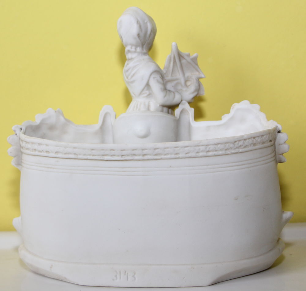 Biscuit porcelaine Saxe enfant voilier cygnes 1840 Dcoration