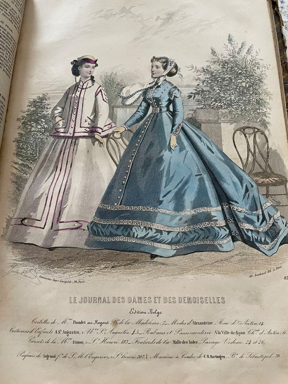 LIVRE ANCIEN DE MODE Décoration