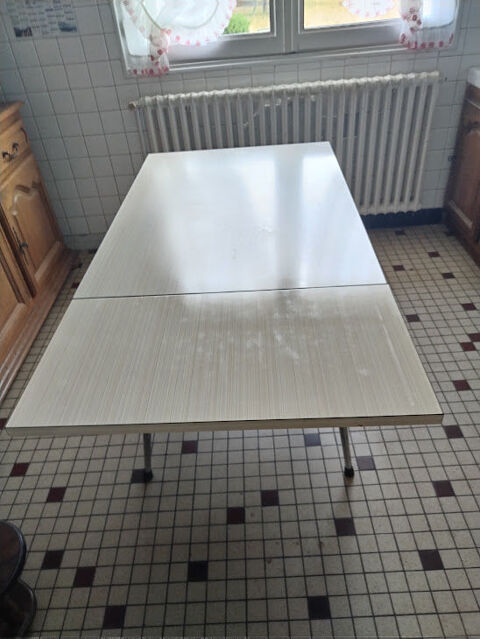 table formica Raddon-et-Chapendu (70)