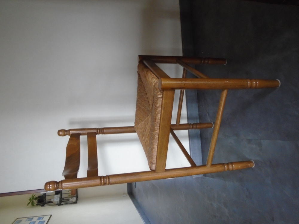 CHAISE EN PAILLE Meubles