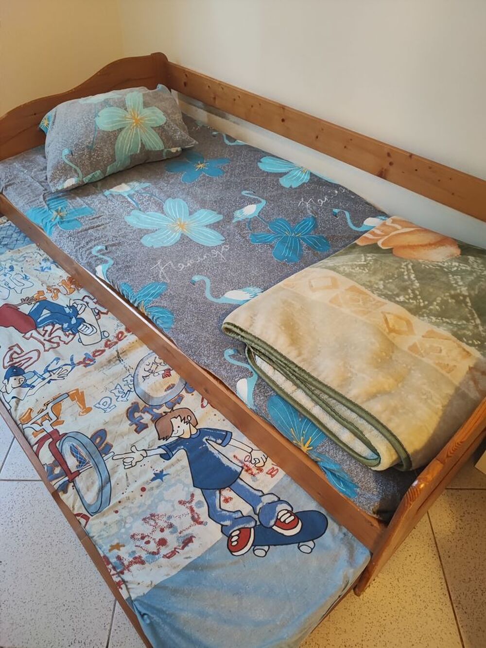 Lit banquette avec lit tiroir avec un matelas Meubles