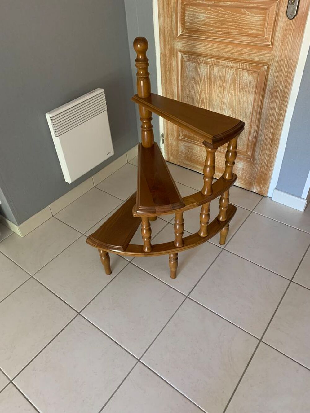 &Eacute;tag&egrave;re escalier Décoration