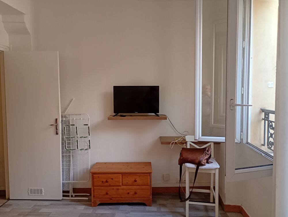 Location Appartement meublée d'un appartement type F1 ou studio 28 M2. Paris 11