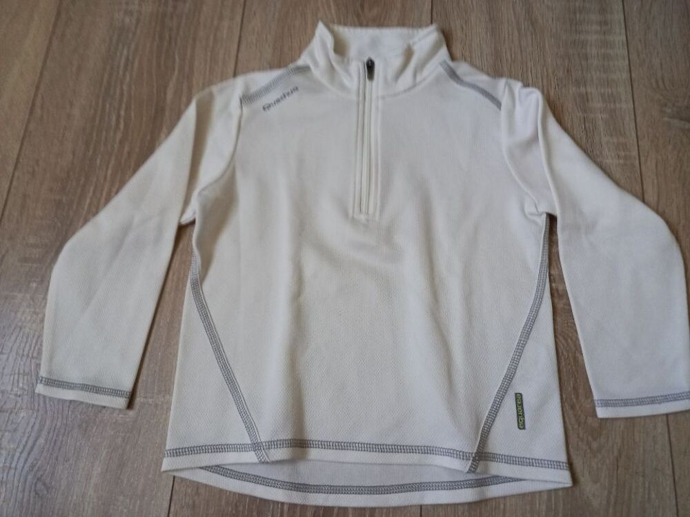 Tee-shirt manches longues cr&egrave;me marque D&eacute;cathlon taille 4 an Vêtements enfants