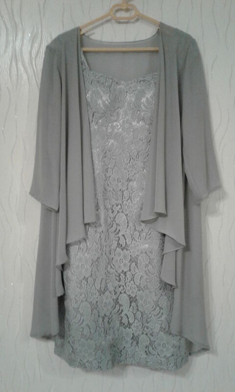 ROBE DE FETES OU DE CEREMONIE  T.46 80 Roost-Warendin (59)