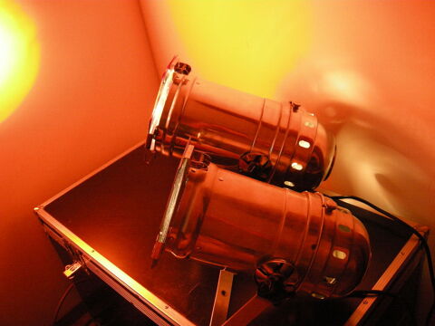   projecteur   par 64  long  alu   60 Homps (11)