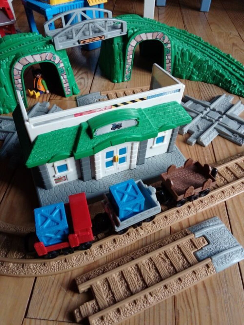 Circuit de train Fisher Price pour compl&eacute;ter le votre Jeux / jouets