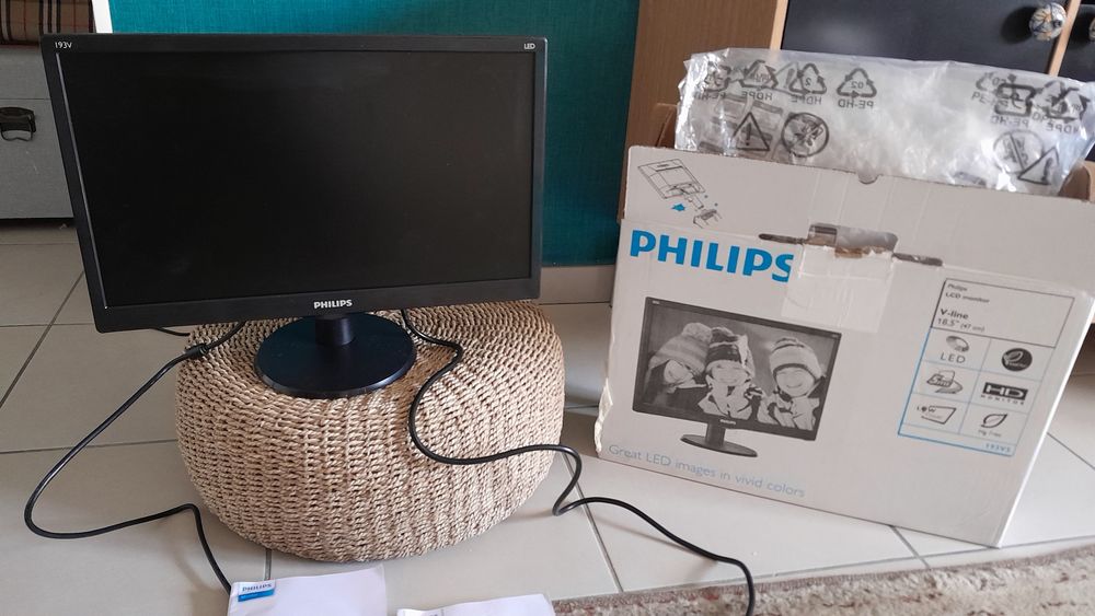 MONITOR PHILIPS NEUF LCD V- LINE 18,5(47 CM) Matriel informatique