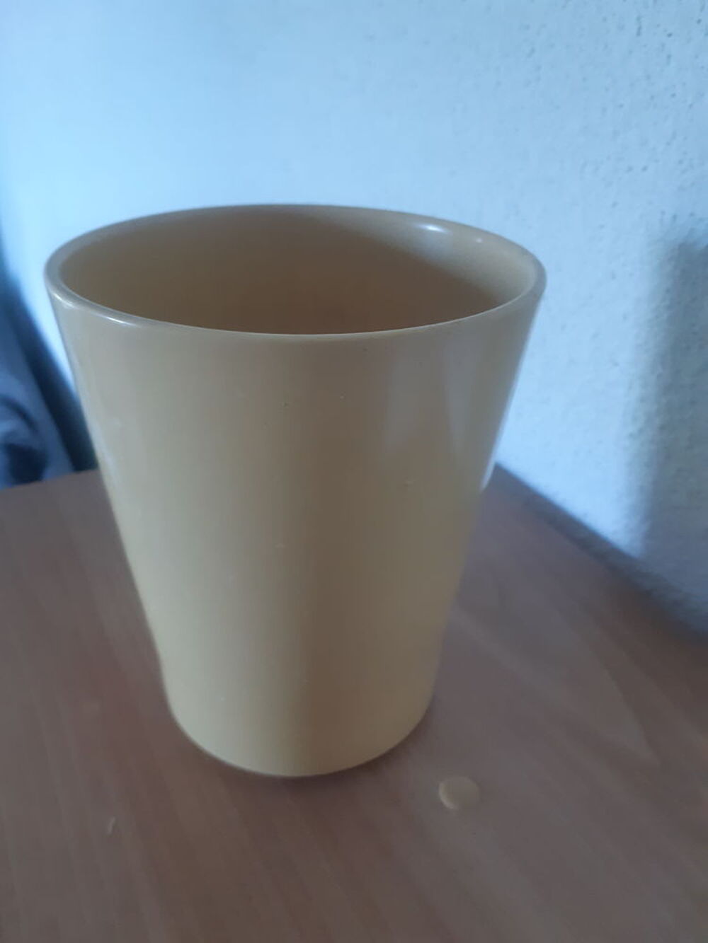 Pot de fleur jaune diam&egrave;tre 13cm hauteur 15.50cm Jardin