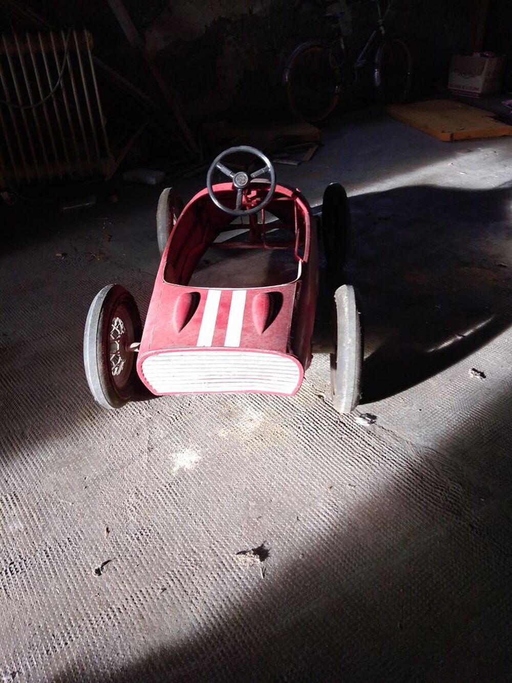 Voiture &agrave; p&eacute;dale de collection Jeux / jouets