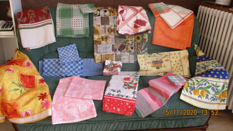 Lot 13 Nappes et serviettes diff�rents motifs. 60 Le Vernois (39)