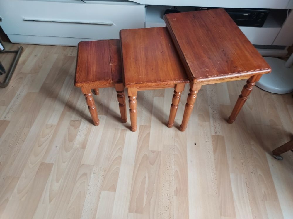 Table gigogne en pin clair Meubles