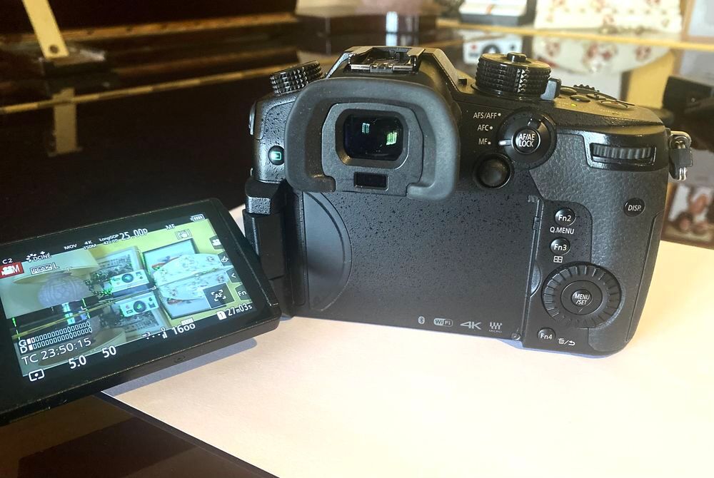 LUMIX GH5 Panasonic tr&egrave;s bon &eacute;tat avec 2 batteries Photos/Video/TV